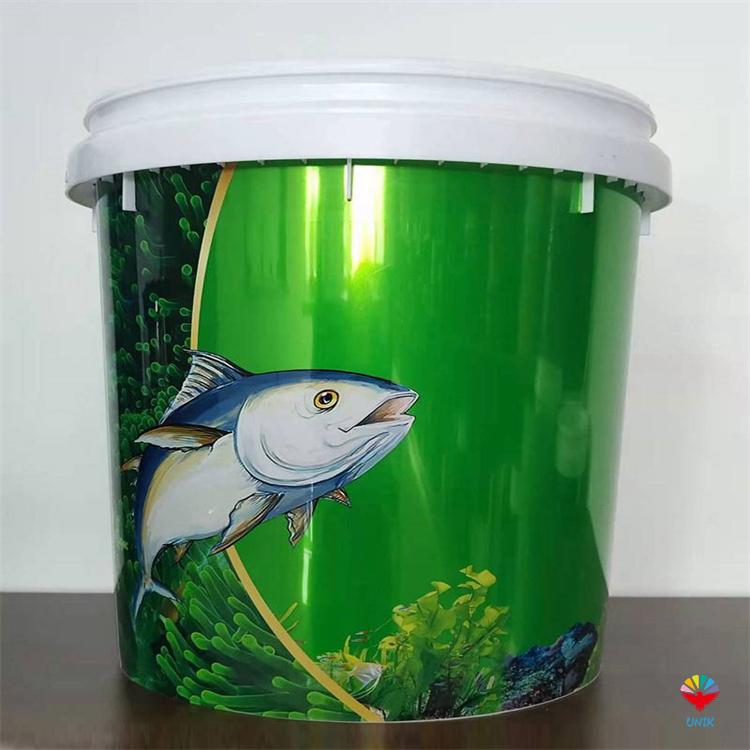 What are the characteristics of in-mold labeling?